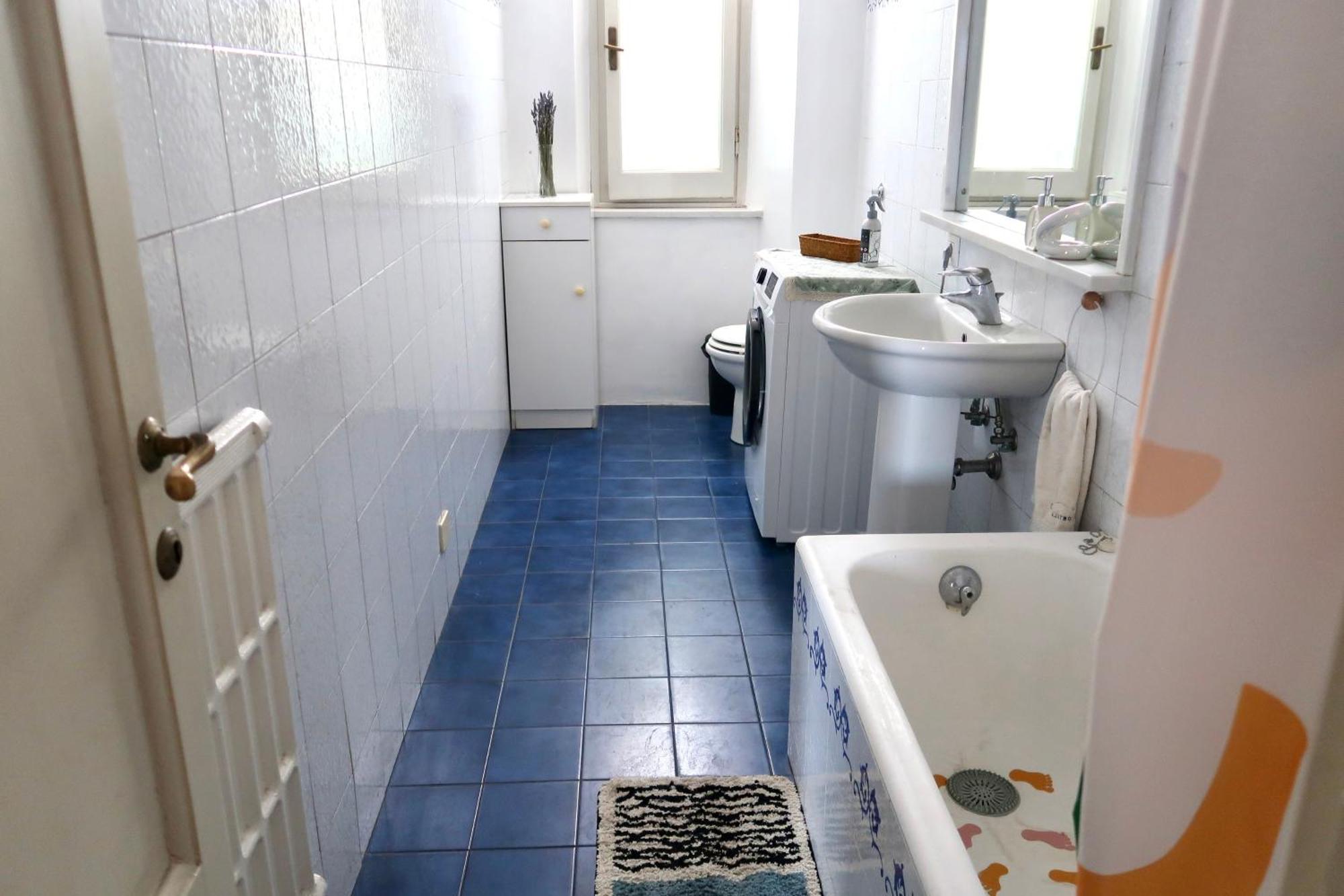 Cozy Esthers S With Balcony Guest house